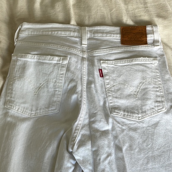 Levi’s White Straight Leg Jeans - Picture 5 of 6